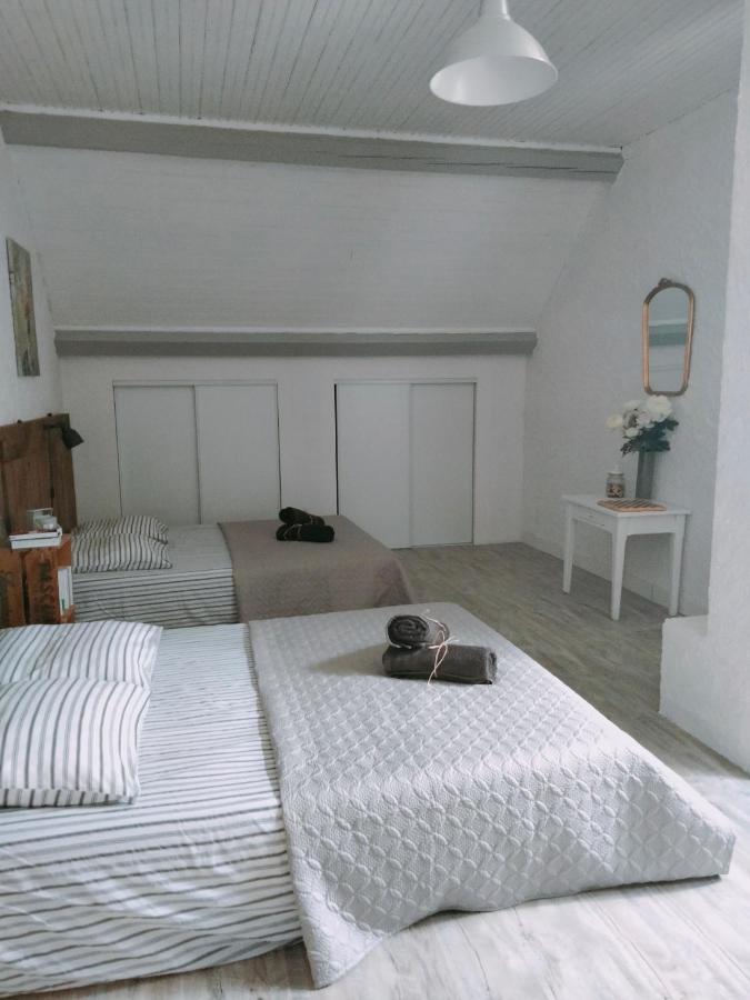 Chambre Familiale Anna "Mon Lit Au Pre" , Jusqu'A 4 Adultes Et 2 Enfants Avec Piscine Familles, Couples Ou Femmes Seulement Pontours المظهر الخارجي الصورة